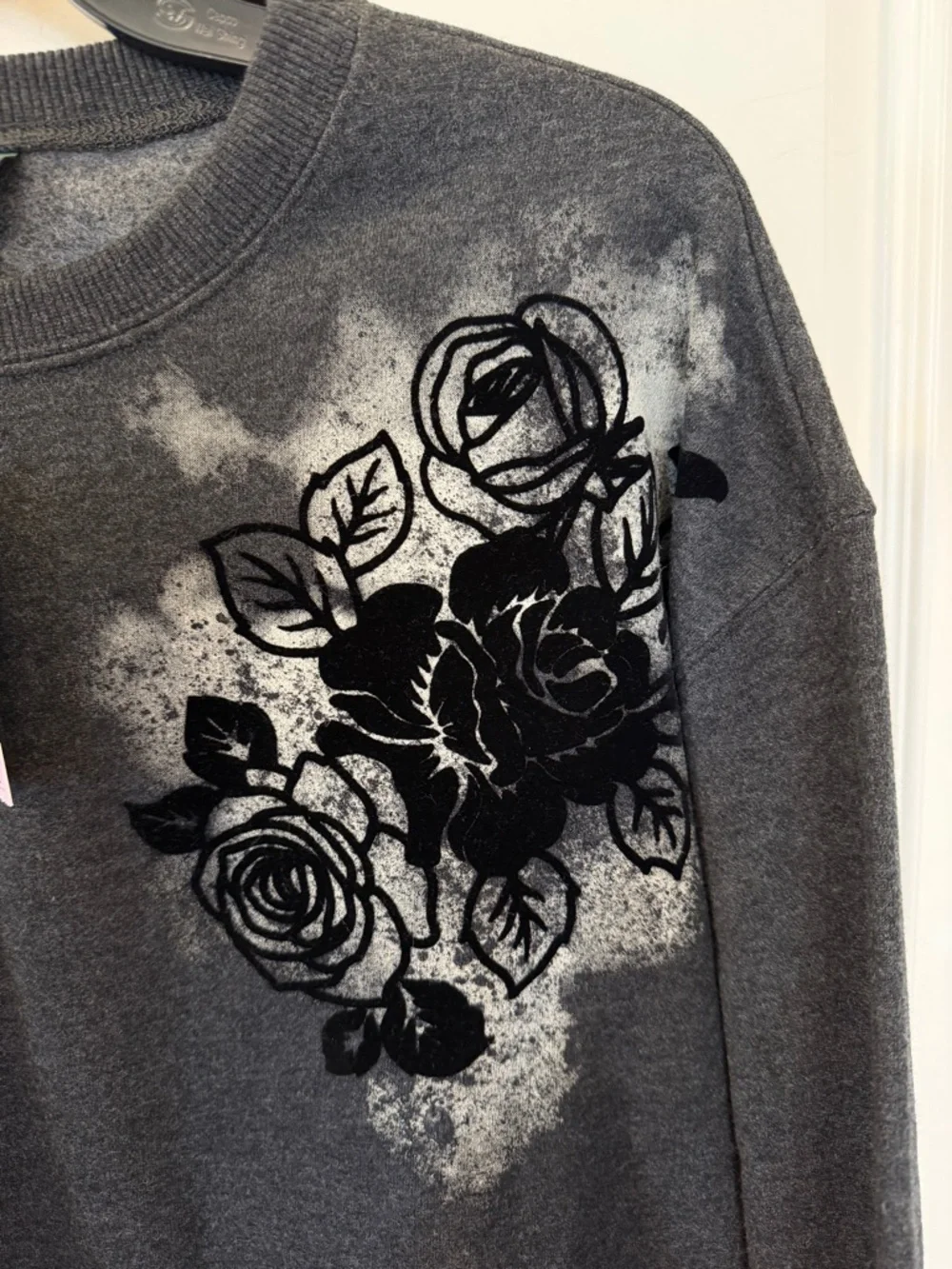 Wild Fable Heathered Dark Gray Sweatershirt With Black Velvet Embellishment - Picture 4 of 8